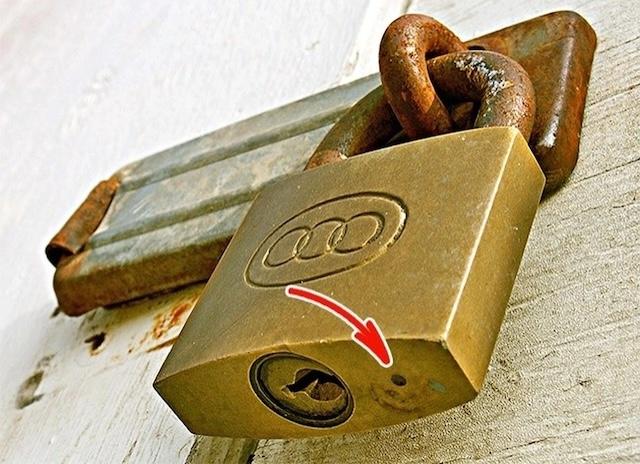 The small hole at the bottom of the padlock prevents moisture buildup and protects the lock from freezing during winter.