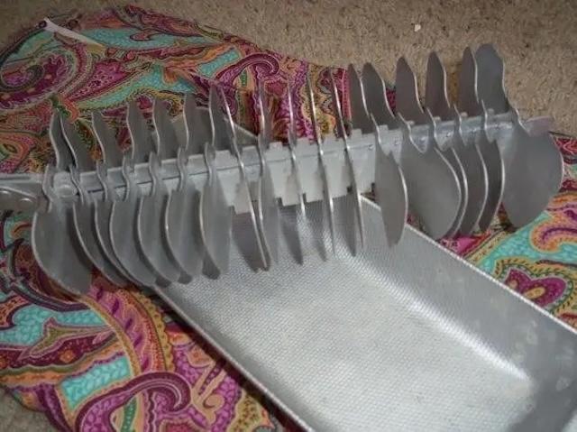 This vintage ice tray, with its mechanical handle and metal divider, was once a staple in every household for perfectly shaped ice slices